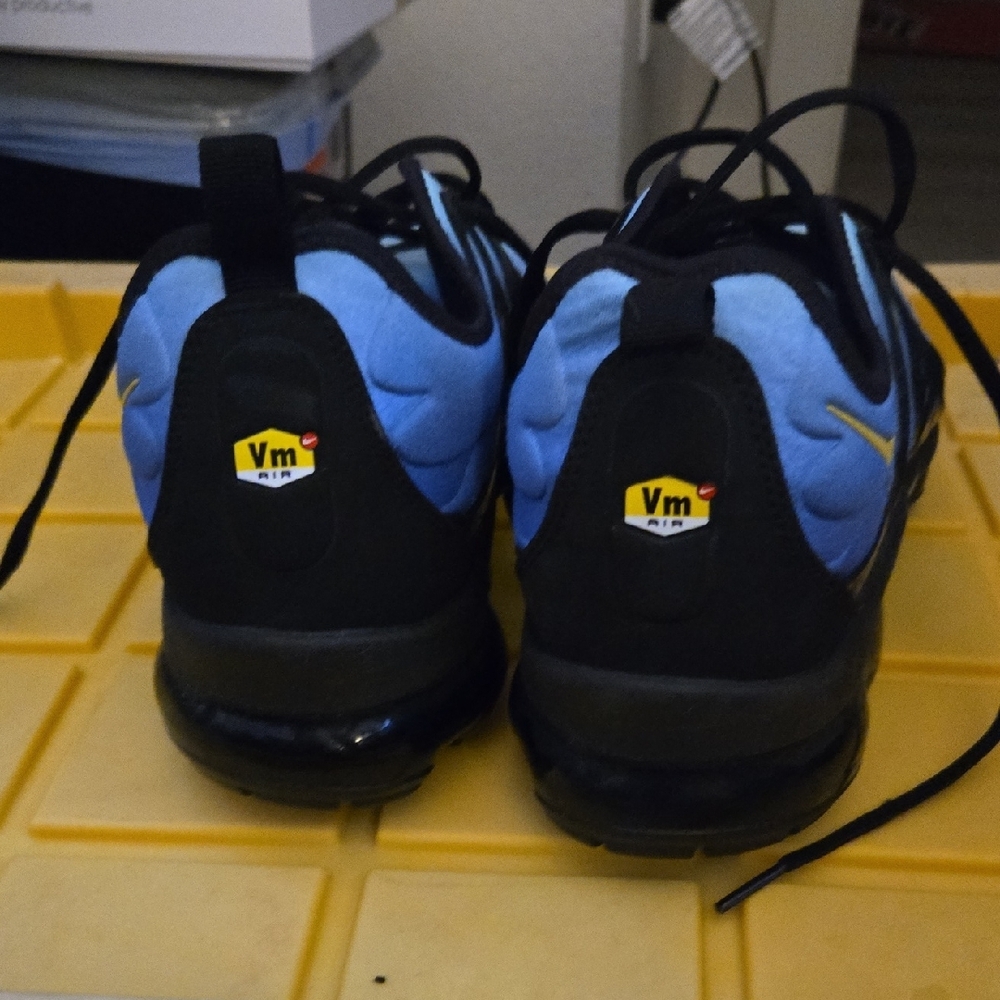 Nike Air Max Men’s Light Blue and Black Lace-Up Sneakers - Picture 3 of 4